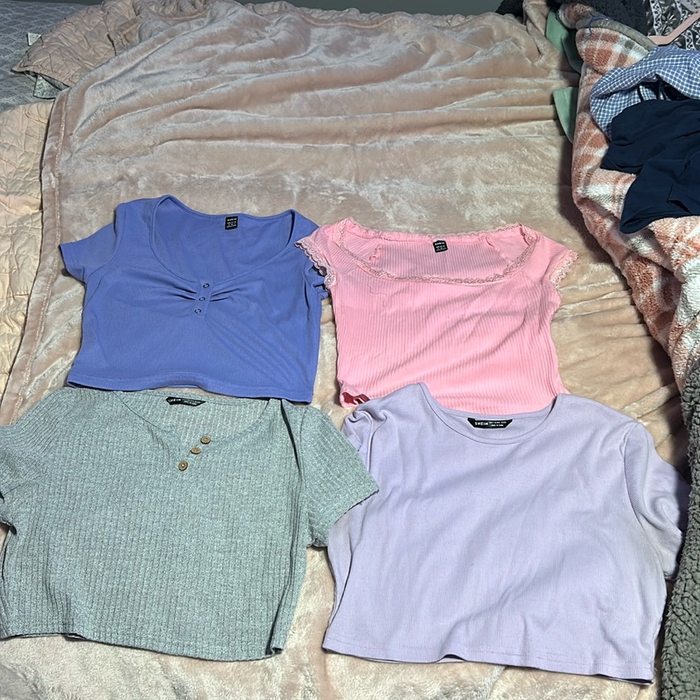 4 Crop tops! Dark purple is a M, Pink is a M, gray is a L, Light Purple is a L!